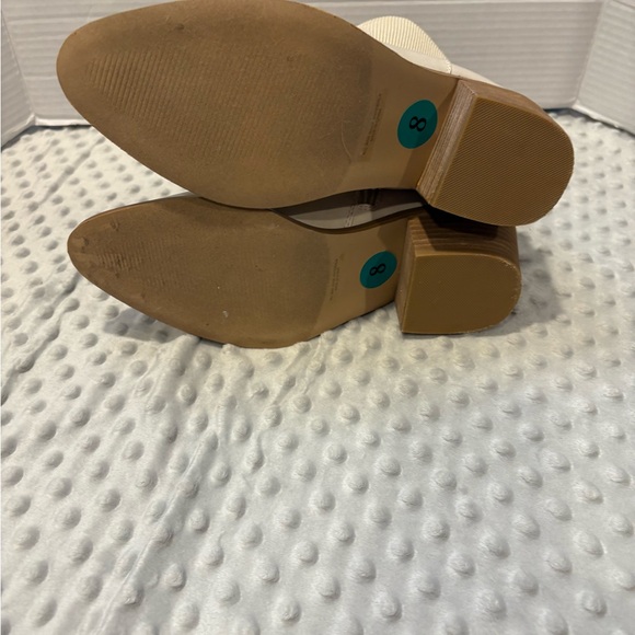 Dolce Vita Cream Ankle Booties with Pointed Toe - Picture 5 of 5